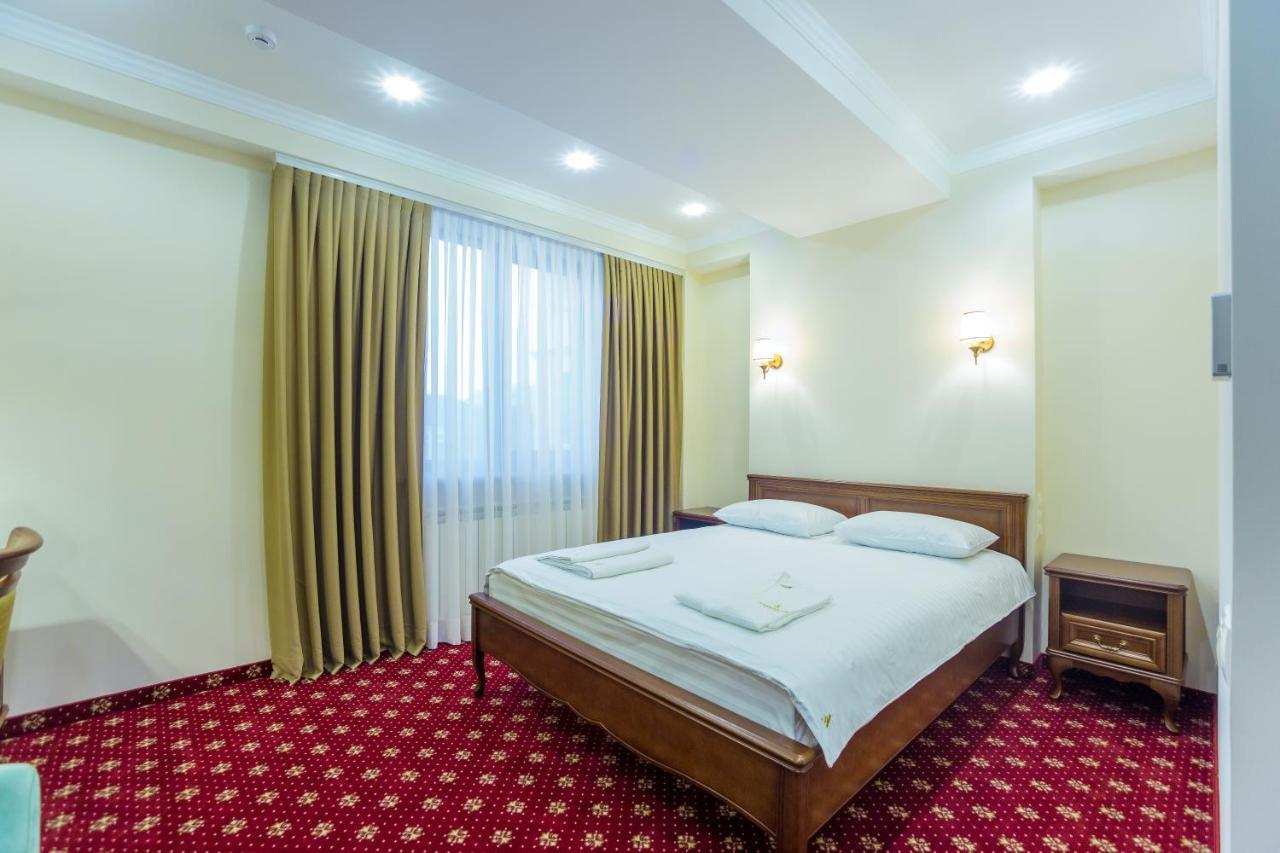 Ambassador Hotel Chisinau Exterior photo