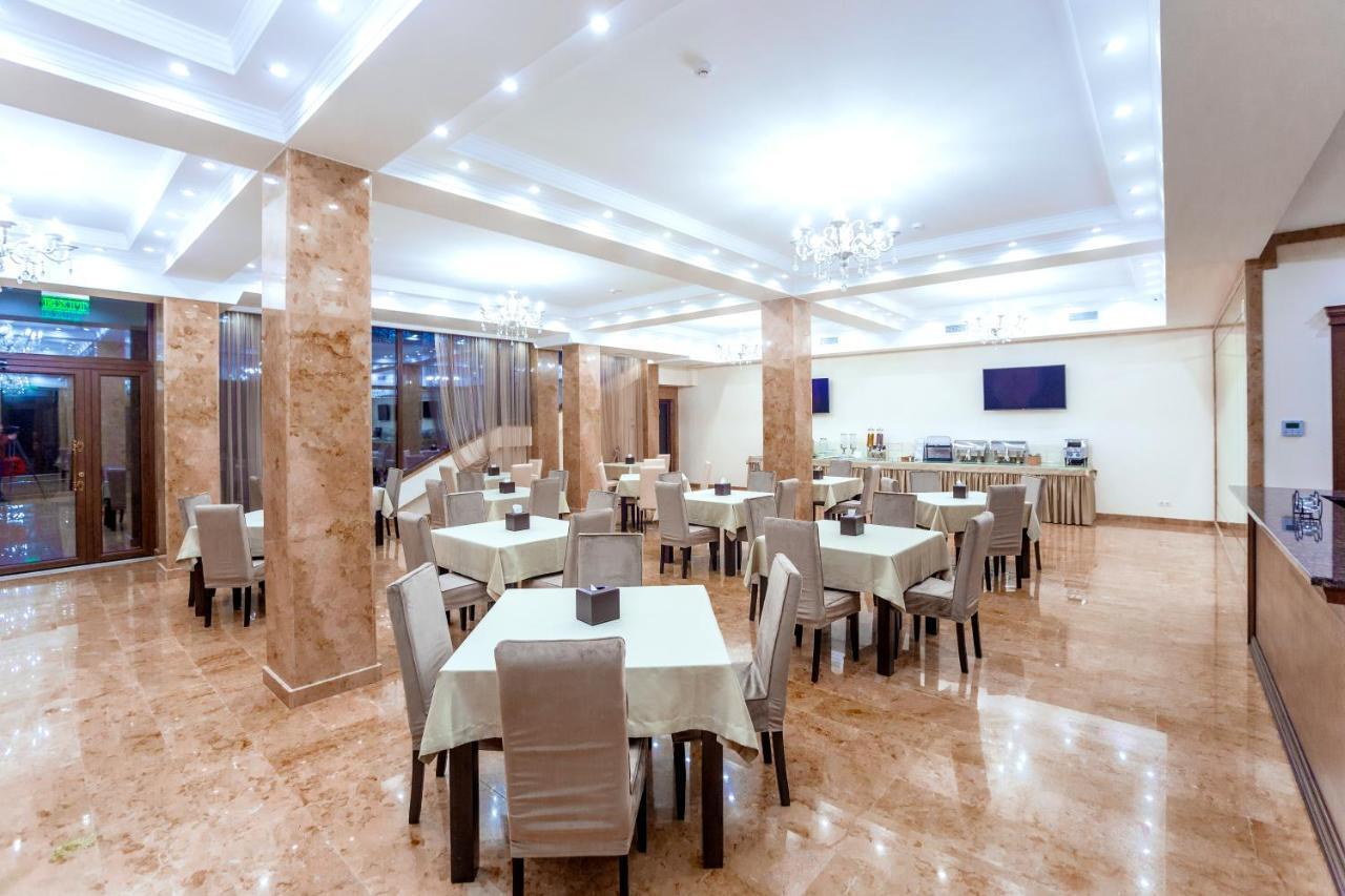 Ambassador Hotel Chisinau Exterior photo