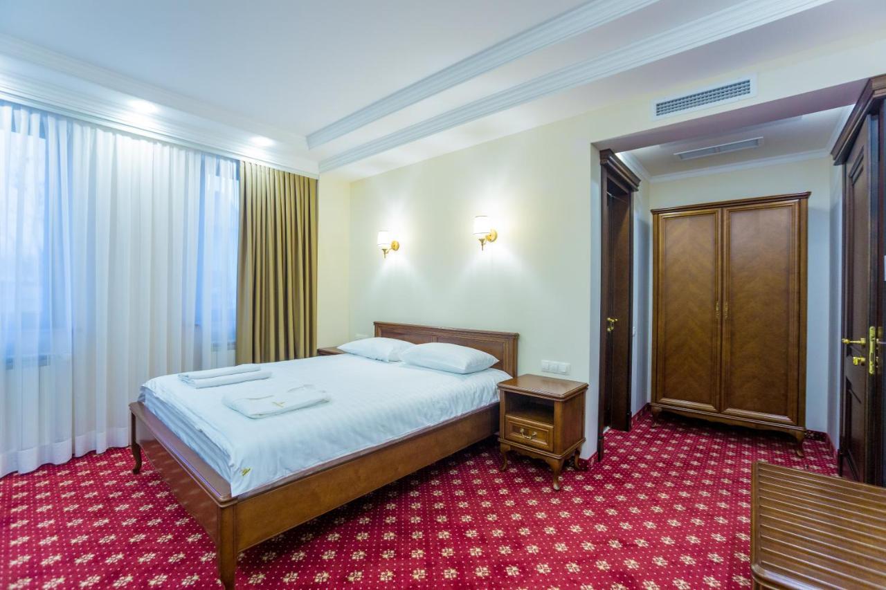 Ambassador Hotel Chisinau Exterior photo