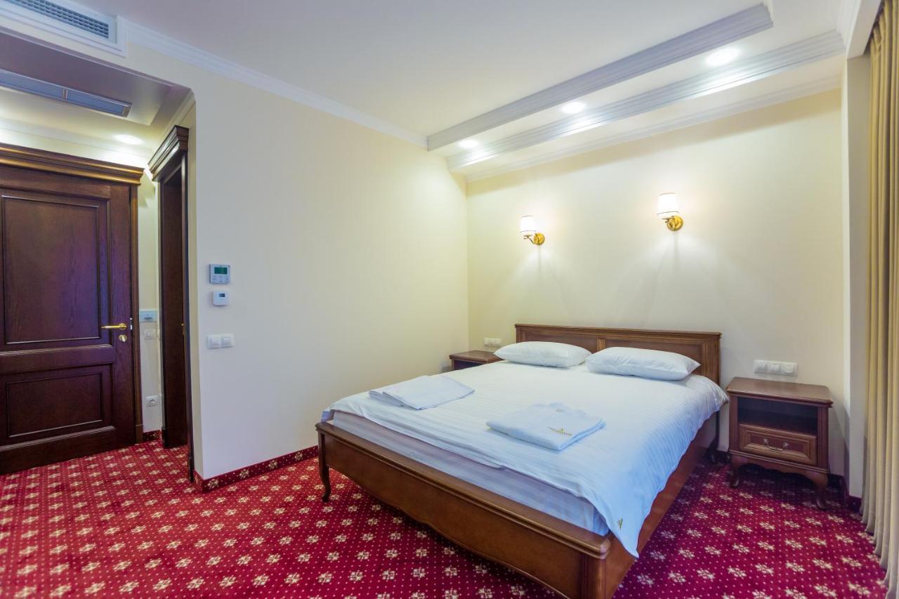 Ambassador Hotel Chisinau Exterior photo